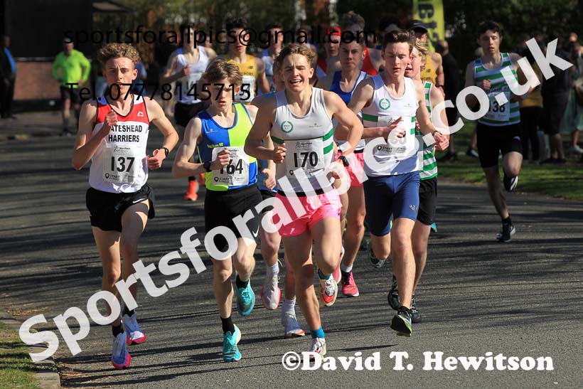Mens Under-17s 5k, 2022 Northern 12 and 6 Stage Road Relays,  Birkenhead Park, Birkenhead, Wirral.  Photo: David T. Hewitson/Sports for All Pics